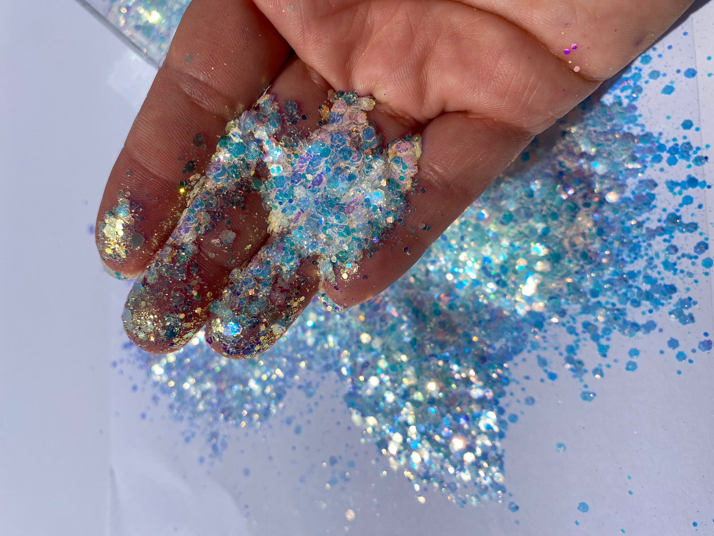 ADRIANA white /blue iridescent mix. White blue  purple  iridescent color shift polyester glitter